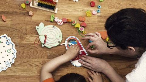 Pédagogie Montessori au Smartsitting garde d'enfants et babysitting, recrutement de babysitter montessori